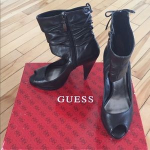 Sandals with cuffs, black, size 7